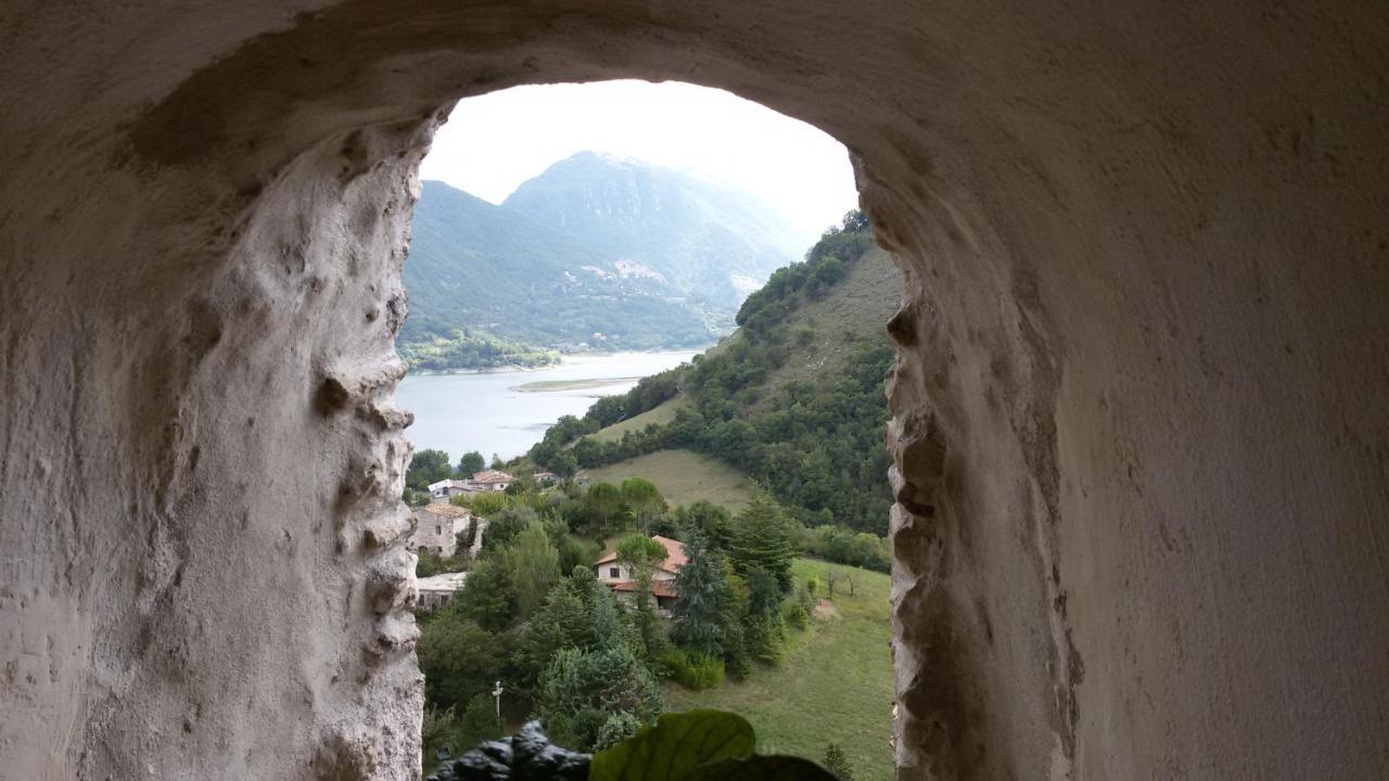 Apartment  Castel di Tora Exterior foto