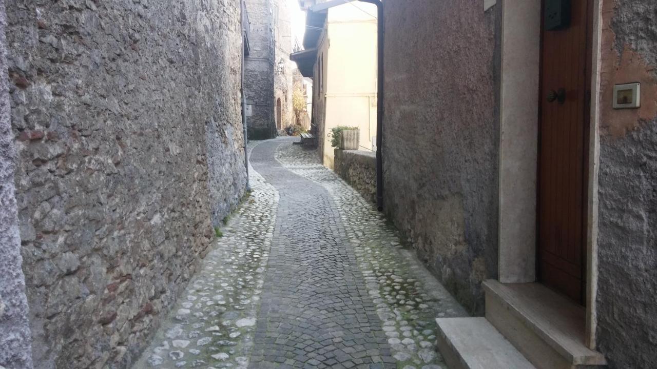 Apartment  Castel di Tora Exterior foto