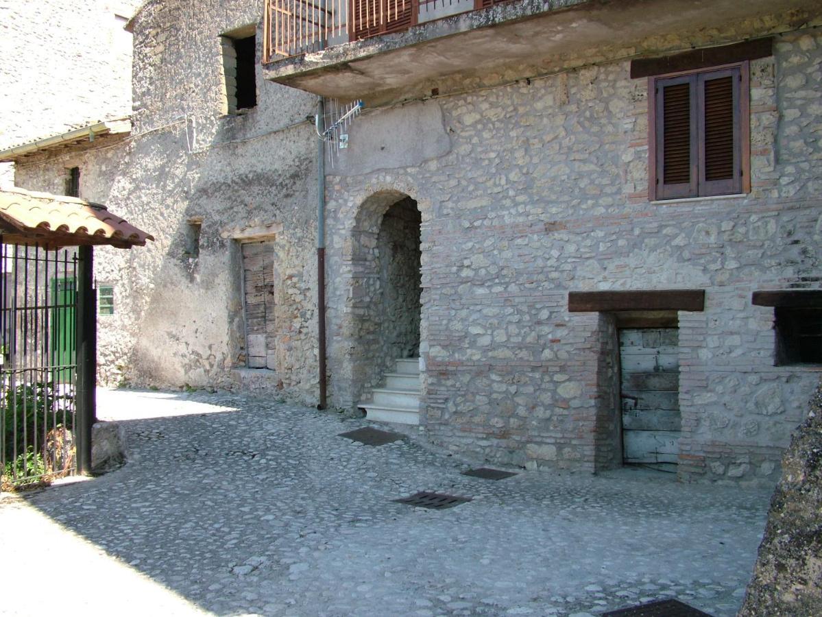 Apartment  Castel di Tora Exterior foto