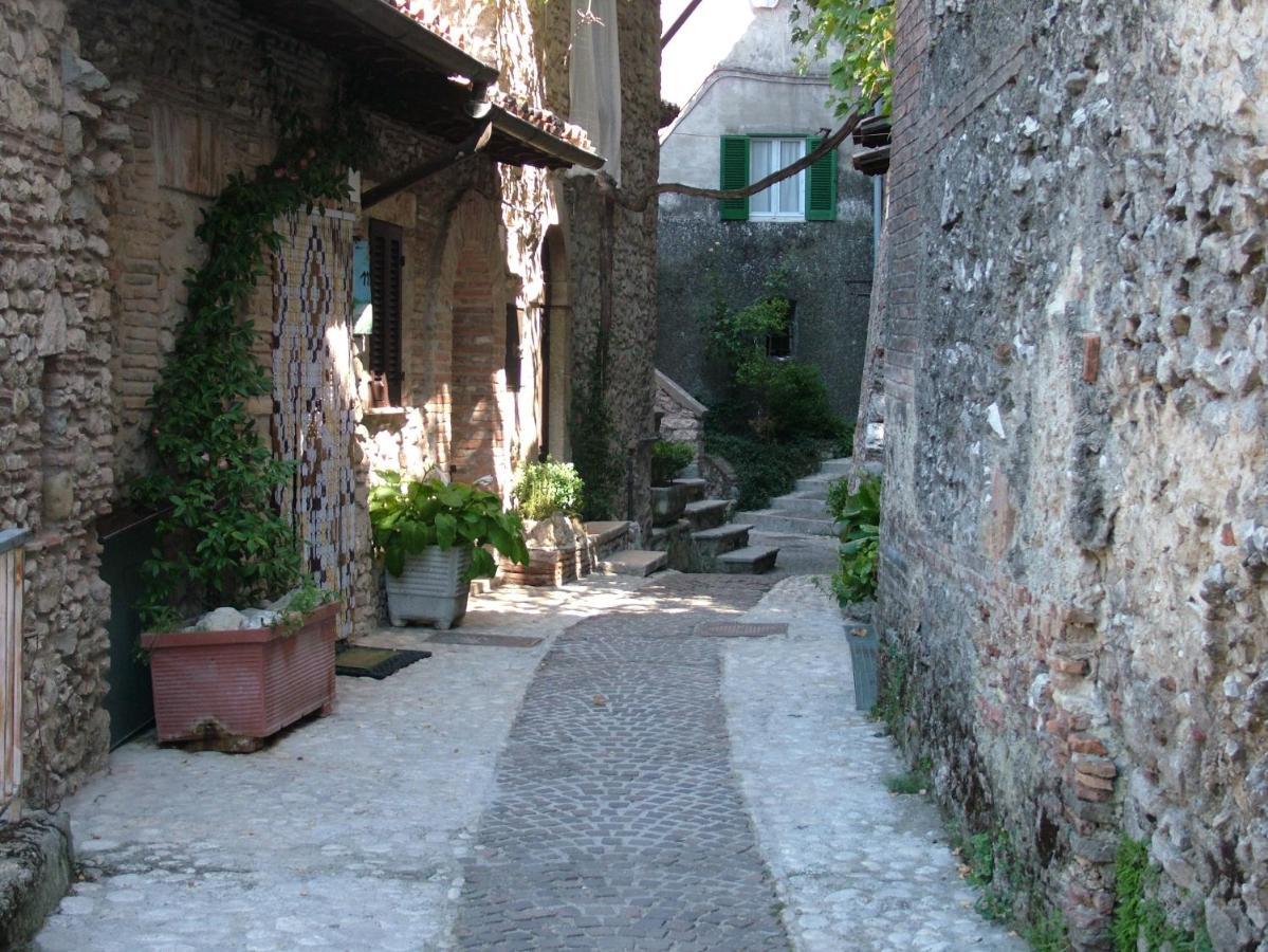 Apartment  Castel di Tora Exterior foto