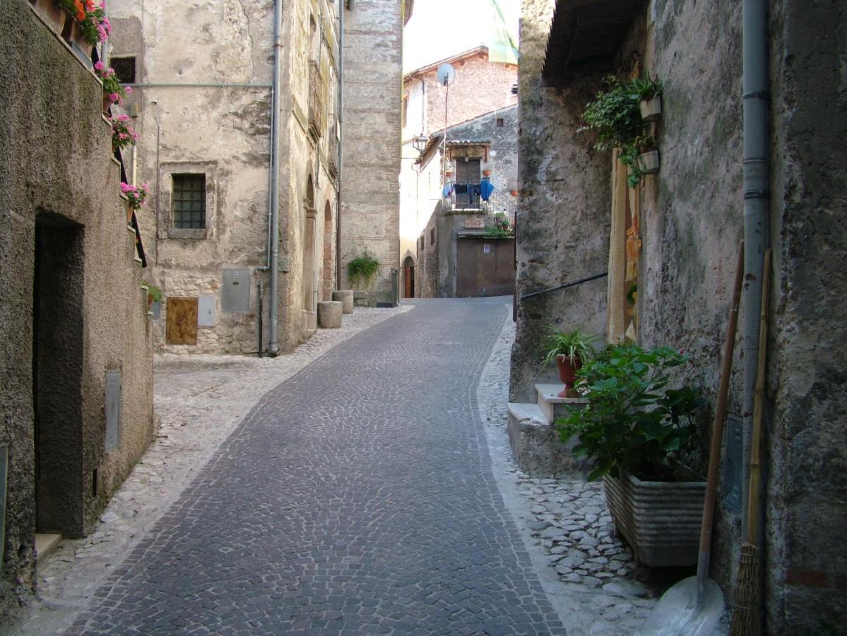 Apartment  Castel di Tora Exterior foto