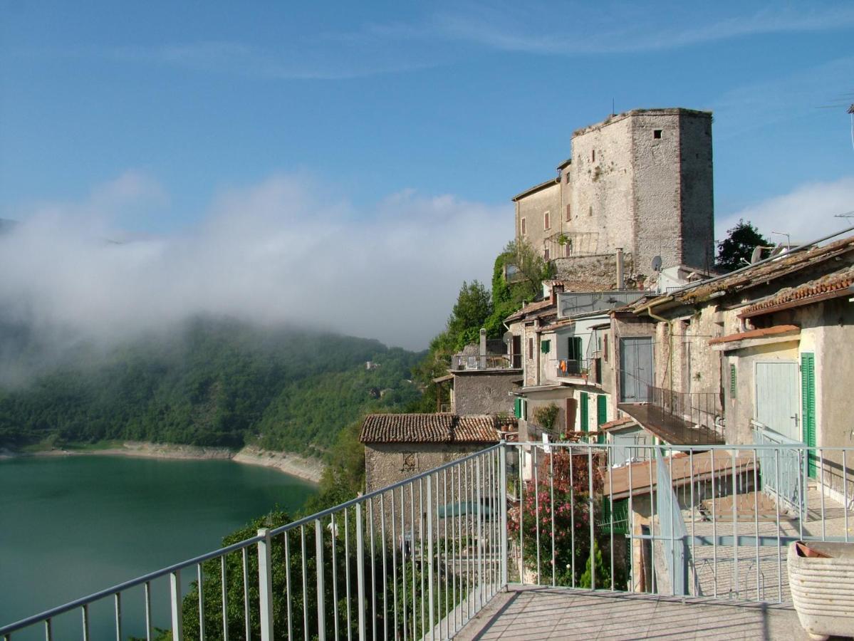 Apartment  Castel di Tora Exterior foto