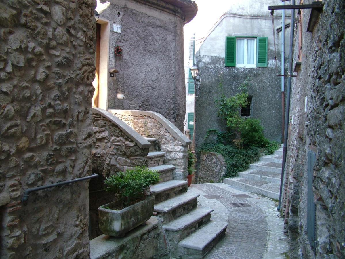 Apartment  Castel di Tora Exterior foto