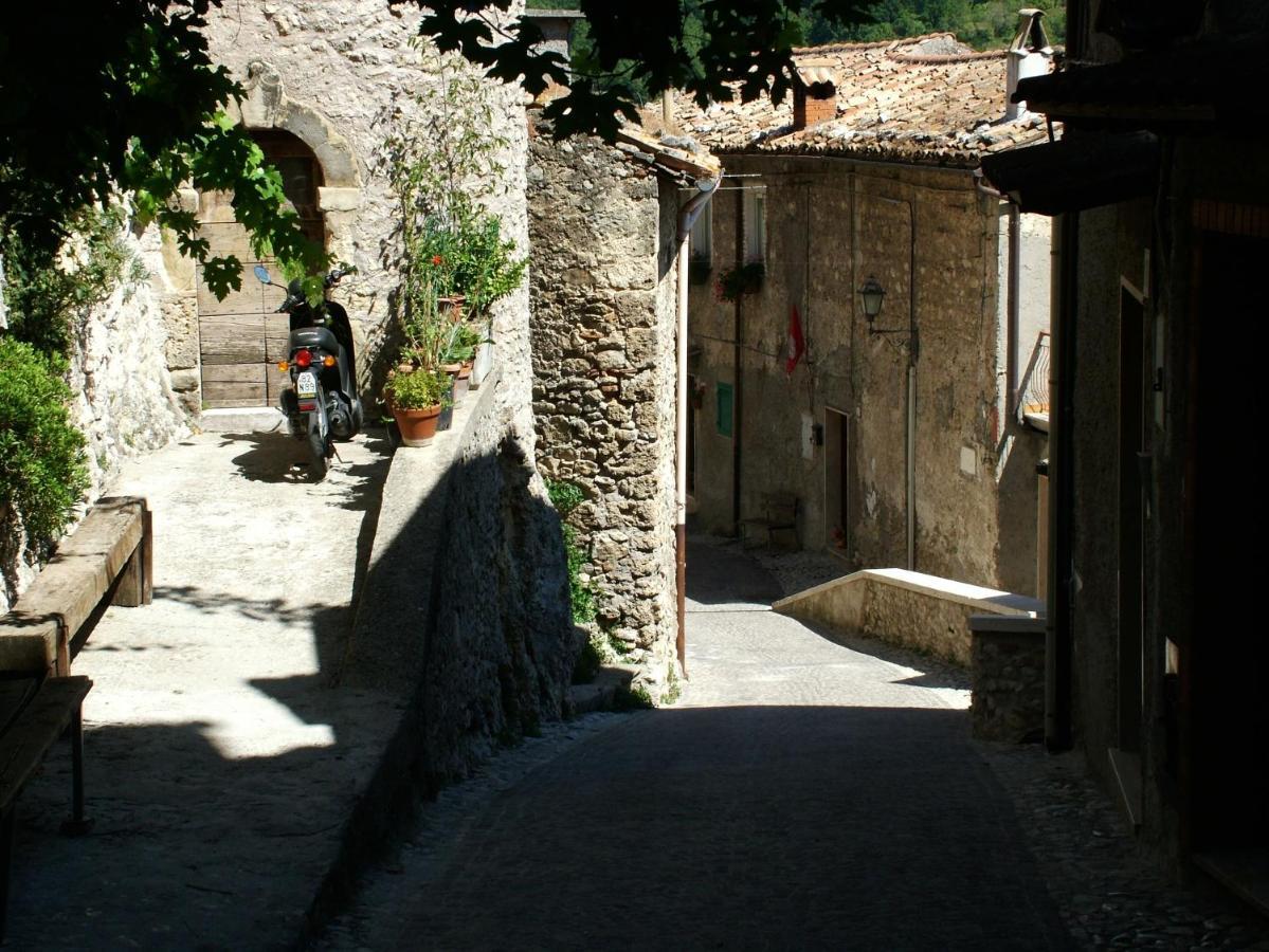 Apartment  Castel di Tora Exterior foto