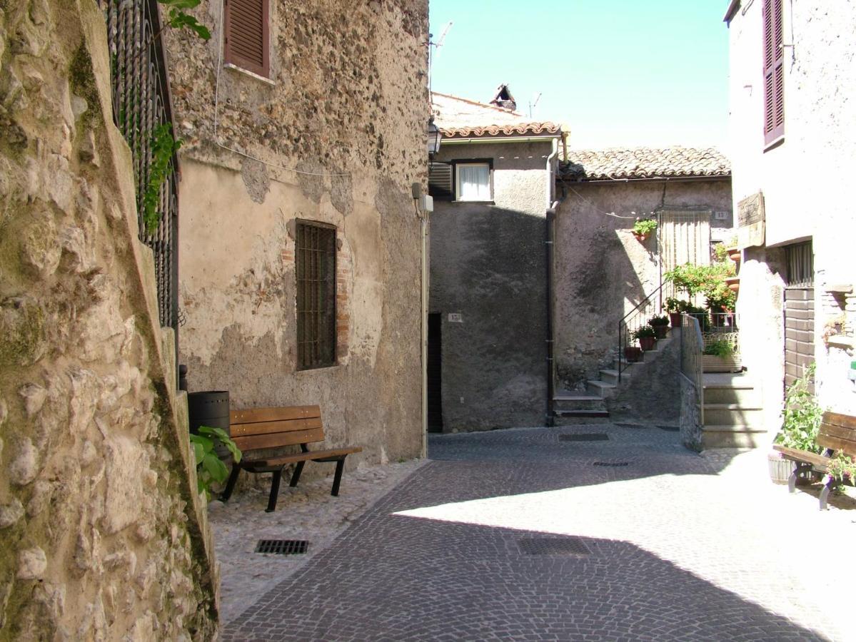Apartment  Castel di Tora Exterior foto