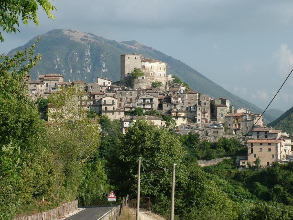 Apartment  Castel di Tora Exterior foto