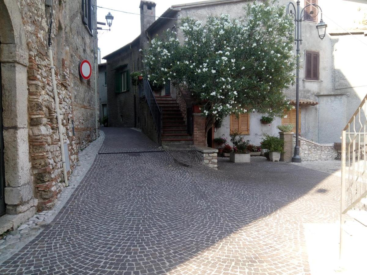Apartment  Castel di Tora Exterior foto