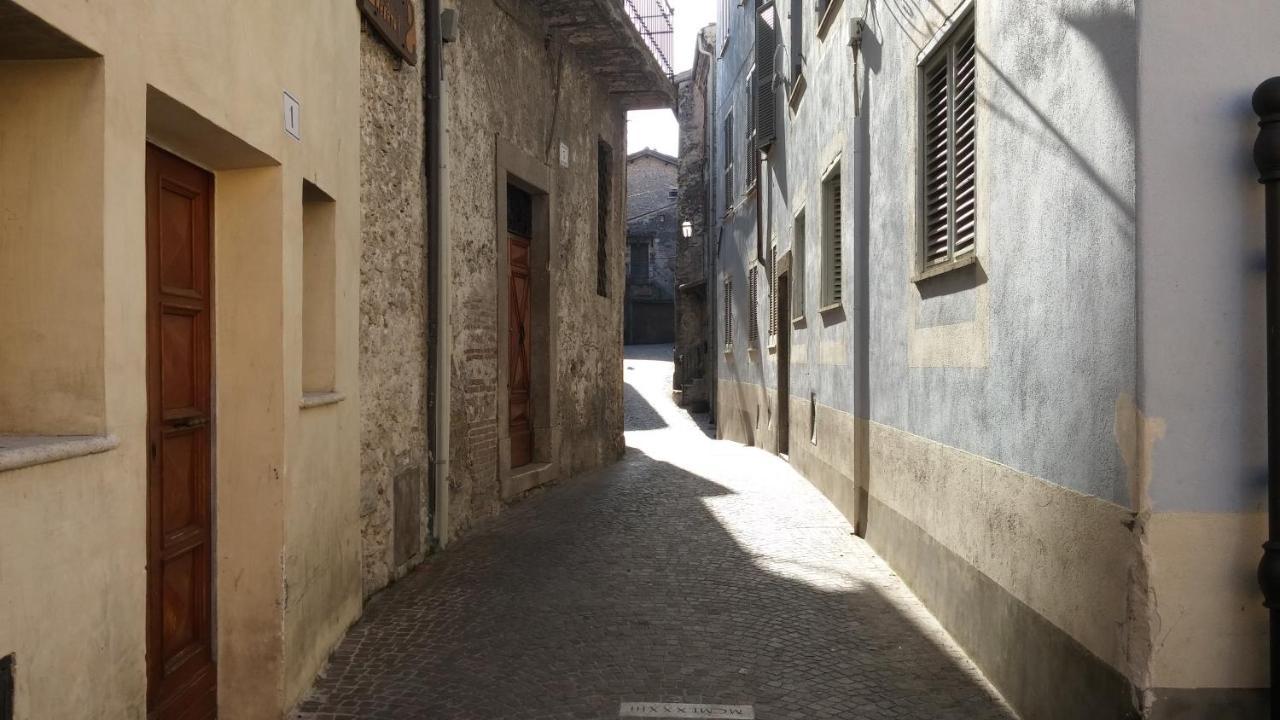 Apartment  Castel di Tora Exterior foto